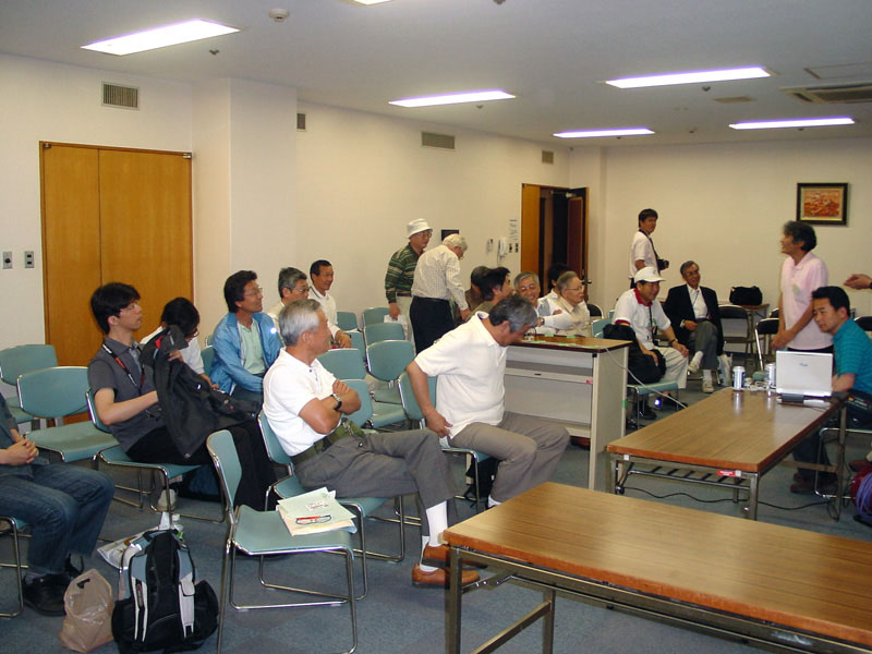 �n�����O���҂ƌ�낤�