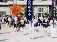 御所花車と白川女花行列